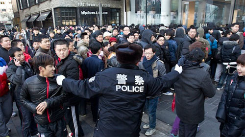 Em�ute lors de la sortie de l'iPhone 4S en Chine