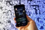 Le téléphone HTC First avec la plateforme 'Facebook Home' intégrée.