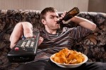 Le temps de la simple télécommande est révolu : les téléspectateurs sont de plus en plus nombreux à adopter un deuxième écran to