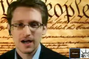 Snowden dévoile le programme Monstermind de la NSA depuis la Russie.