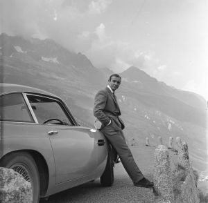 La célèbre Aston Martin DB5 de James Bond (Sean Connery), ici dans 'Goldfinger'.