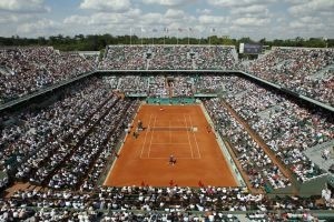Le court central de Roland Garros, l'un des quatre tournois du Grand Chelem de tennis.