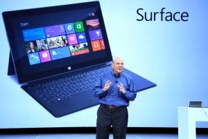 Steve Ballmer a présenté la première tablette Microsoft, Surface, le 19 juin dernier.