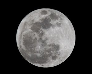 La 'Super pleine Lune', vue depuis la ville de Mexico, le 5 mai 2012.