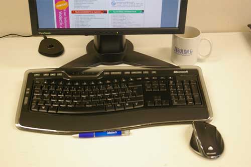 Clavier et souris sur bureau