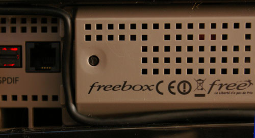 Bouton reset du Freebox Player mal placé