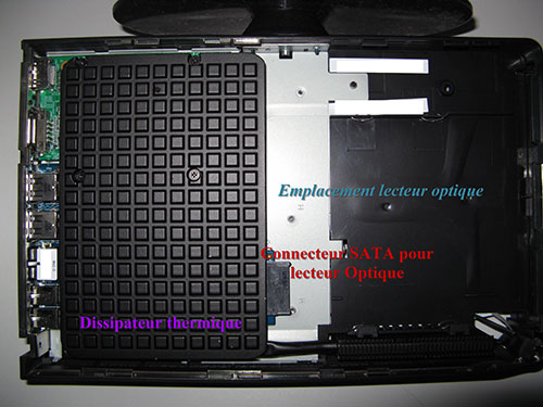 L'intérieur côté emplacement lecteur optique