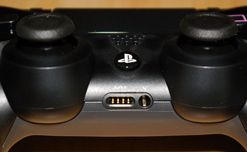 Prise headset sous la Dualshock 4