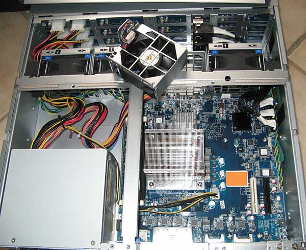 Intérieur du NAS RS3614xs