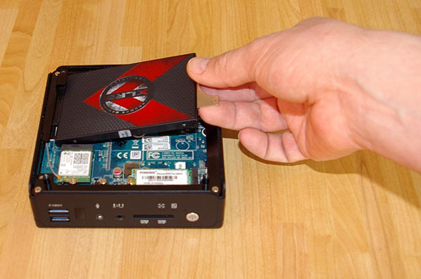 Installation du SSD dans la ZBox CI521 nano
