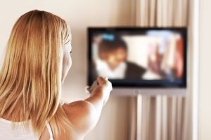 Les Français s'adonnent de plus en plus à la télévision connectée.