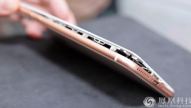 Des batteries d'iPhone 8 gonflent jusqu'à l'éclatement du terminal
