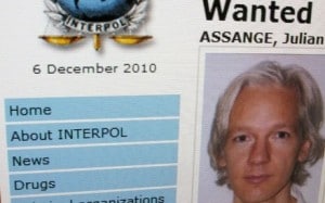 1394396782_Photo-Julian-Assange-wikileaks-occupation-militaire-web_300x