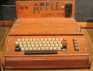 Photo-Apple-1-Steve-Jobs-christie-s-vente-enchere-365000-dollars_1418509207_300x