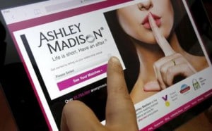 photo-Ashley-Madison-rencontre-extraconjugale-infidele-identite_1440088041_300x