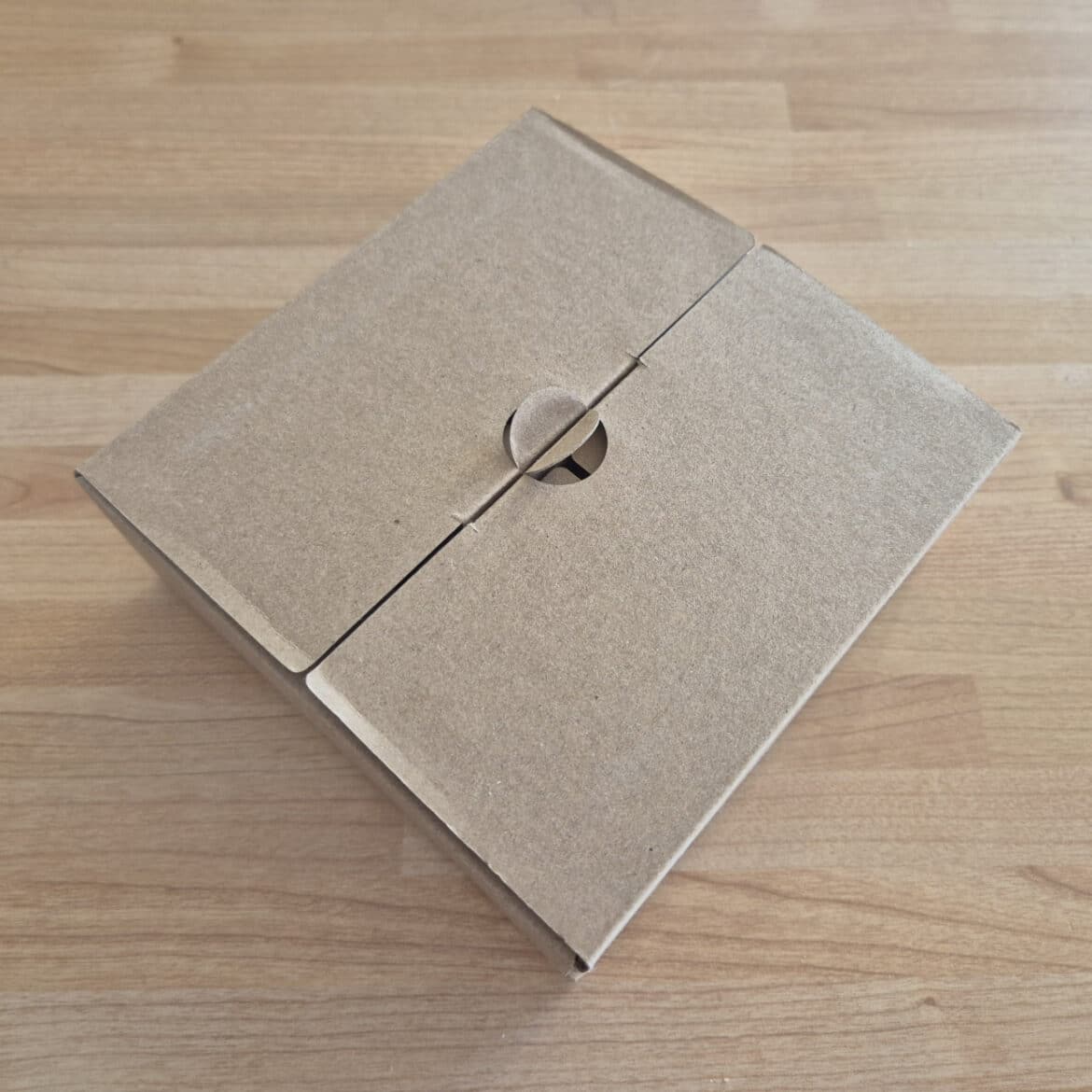 carton accessoires mini PC NiPoGi E2