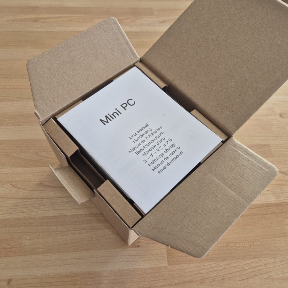 ouverture du carton du mini PC NiPoGi E2