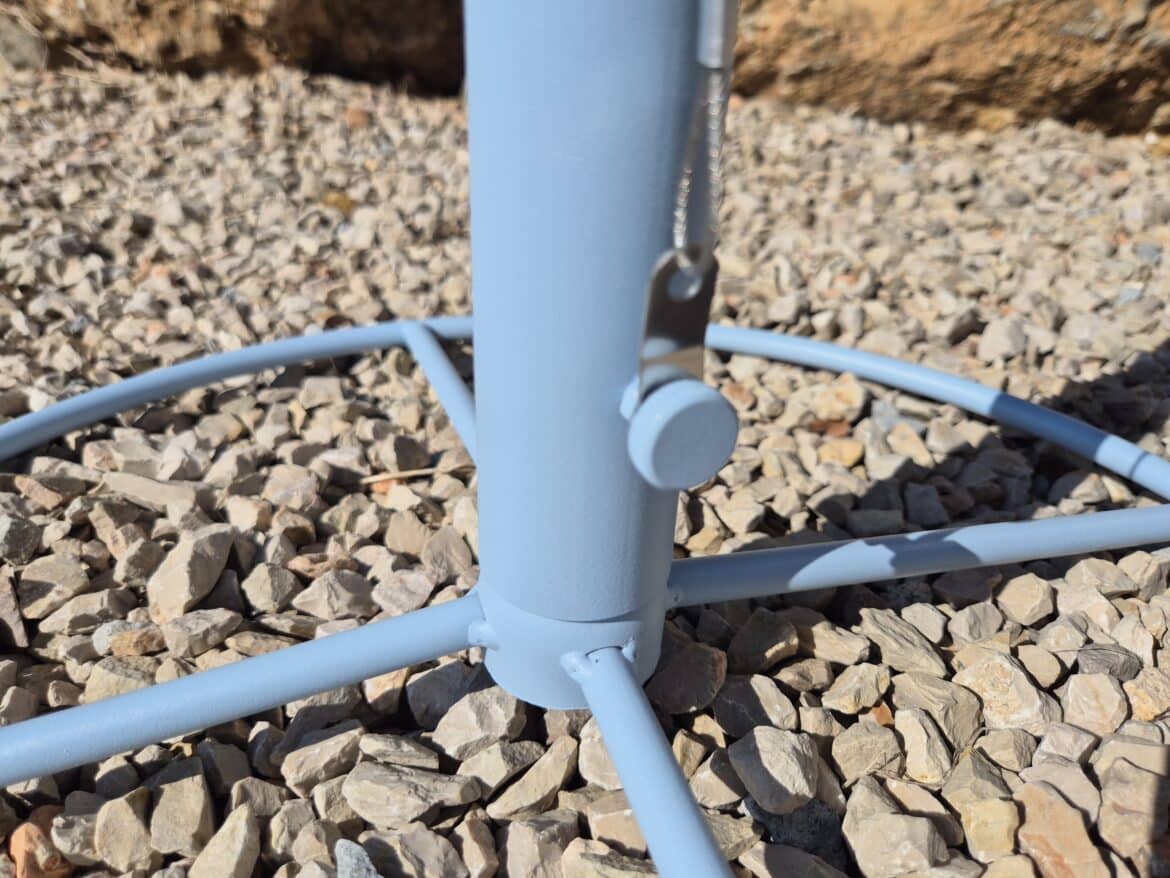 Pied et base Birdfy fixés